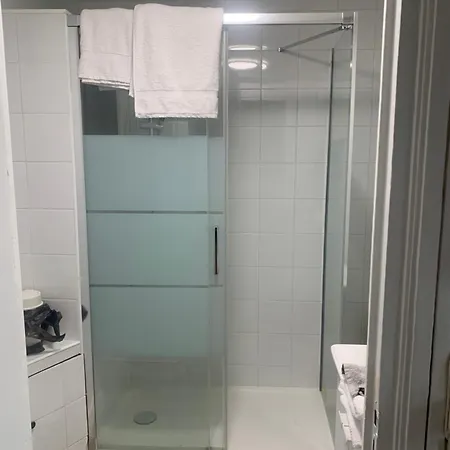 Porte Maillot Apartment *